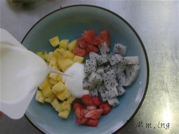 酸奶水果捞的做法步骤3