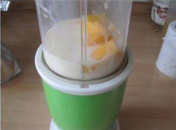 芝麻酸奶果汁的做法步骤3