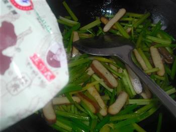 芹菜炒豆干的做法步骤7