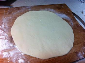 香菇培根披萨的做法步骤3
