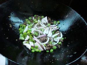 尖椒洋葱炒牛肉的做法步骤5