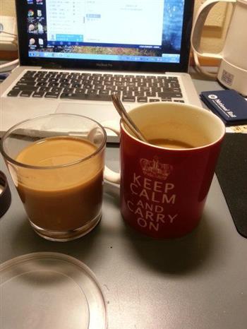 普通奶茶和鸳鸯奶茶的做法步骤3