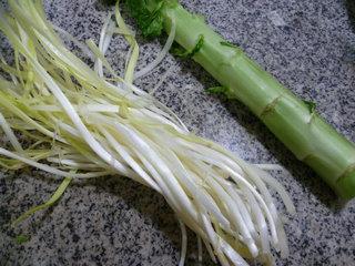 韭菜芽炒莴笋的做法步骤1