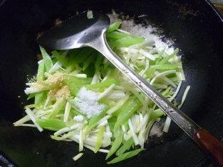 韭菜芽炒莴笋的做法步骤8