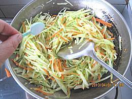 清炒莴苣的做法步骤9