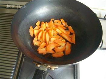 胡萝卜炒素肉片的做法步骤3
