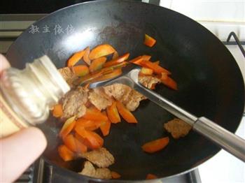 胡萝卜炒素肉片的做法步骤6
