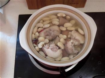 白芸豆炖猪尾巴的做法步骤3