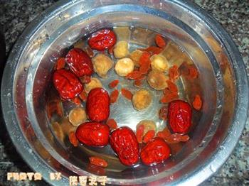 无花果红枣苹果猪骨汤的做法步骤3