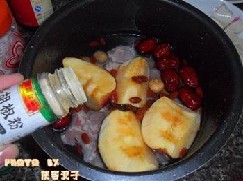 无花果红枣苹果猪骨汤的做法步骤5