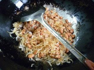 虾皮炒花生米的做法步骤5