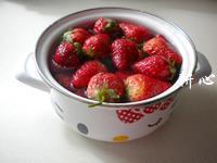 鲜榨草莓汁的做法步骤2