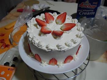 草莓奶油裱花蛋糕的做法步骤6
