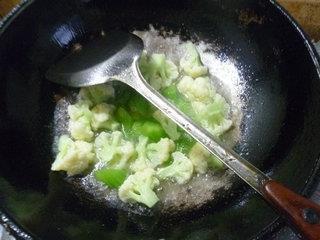 莴笋炒花菜的做法步骤8