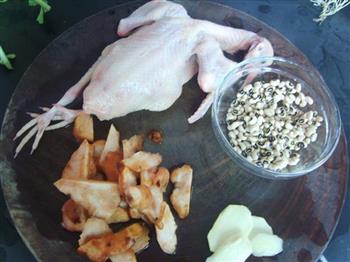 土伏苓眉豆煲白鸽的做法图解1