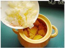 红枣芸豆菠萝银耳汤的做法图解7
