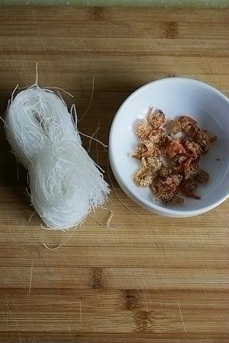 菠菜虾米拌粉丝的做法图解2