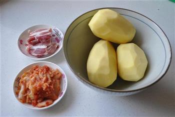 辣白菜炒土豆片的做法步骤1