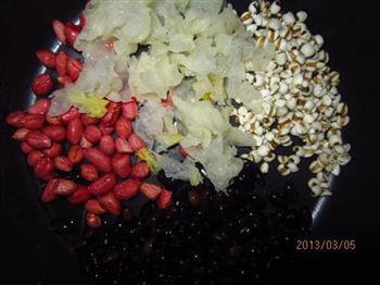 黑豆薏仁燕麦粥的做法步骤3