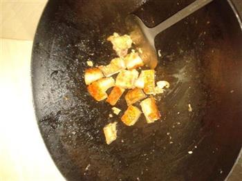 脆皮烧肉炒荞菜的做法步骤2