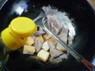 油豆腐炒猪肝的做法步骤12