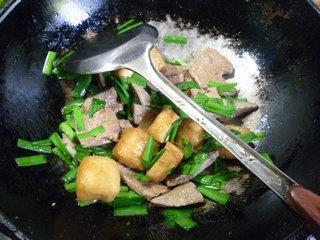 油豆腐炒猪肝的做法步骤15