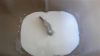 红糖炼奶吐司的做法步骤1
