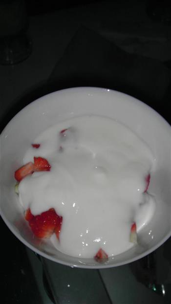 酸奶草莓羹的做法步骤5