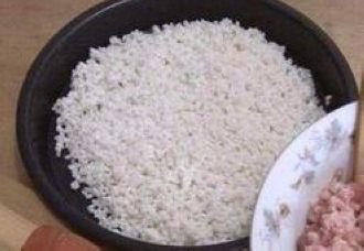 肉丁糯米饭的做法步骤1