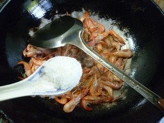 炒河虾的做法步骤9