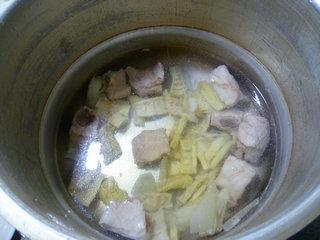 羊尾笋猪肚排骨汤的做法步骤10