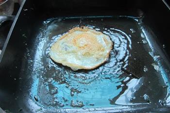 煎鸡蛋的做法步骤3