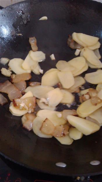 腊肉炒土豆的做法步骤4