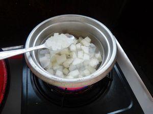 冰糖梨汁汤圆的做法步骤2
