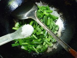 韭菜炒蚕豆的做法图解10