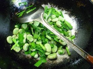 韭菜炒蚕豆的做法步骤12