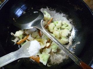 虾皮香干炒花菜的做法步骤10