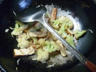 虾皮香干炒花菜的做法步骤13