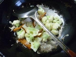 虾皮香干炒花菜的做法步骤8