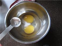 鹅蛋炒蒜薹的做法步骤4