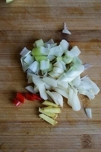 苔菜五花肉炖粉条的做法图解5