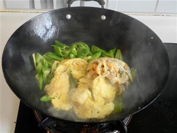 蛤肉辣椒炒鸡蛋的做法步骤8
