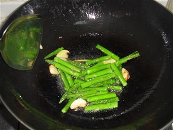鲜虾芦笋意面汤的做法步骤4