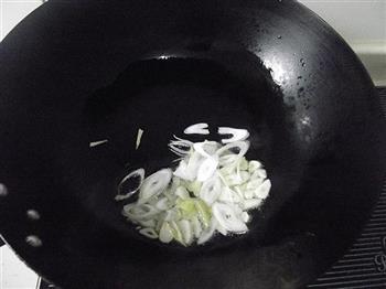 海鲜菇炒肉丝的做法图解3