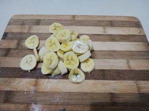 牛奶香蕉卷的做法步骤1