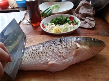 美味补脑炖鱼的做法步骤2