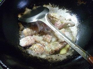 蒜薹茭白炒虾蛄的做法图解12