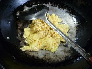 蒜薹黑木耳炒鸡蛋的做法步骤8