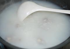 香菇排骨粥的做法步骤3