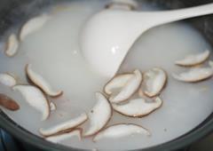 香菇排骨粥的做法步骤4
